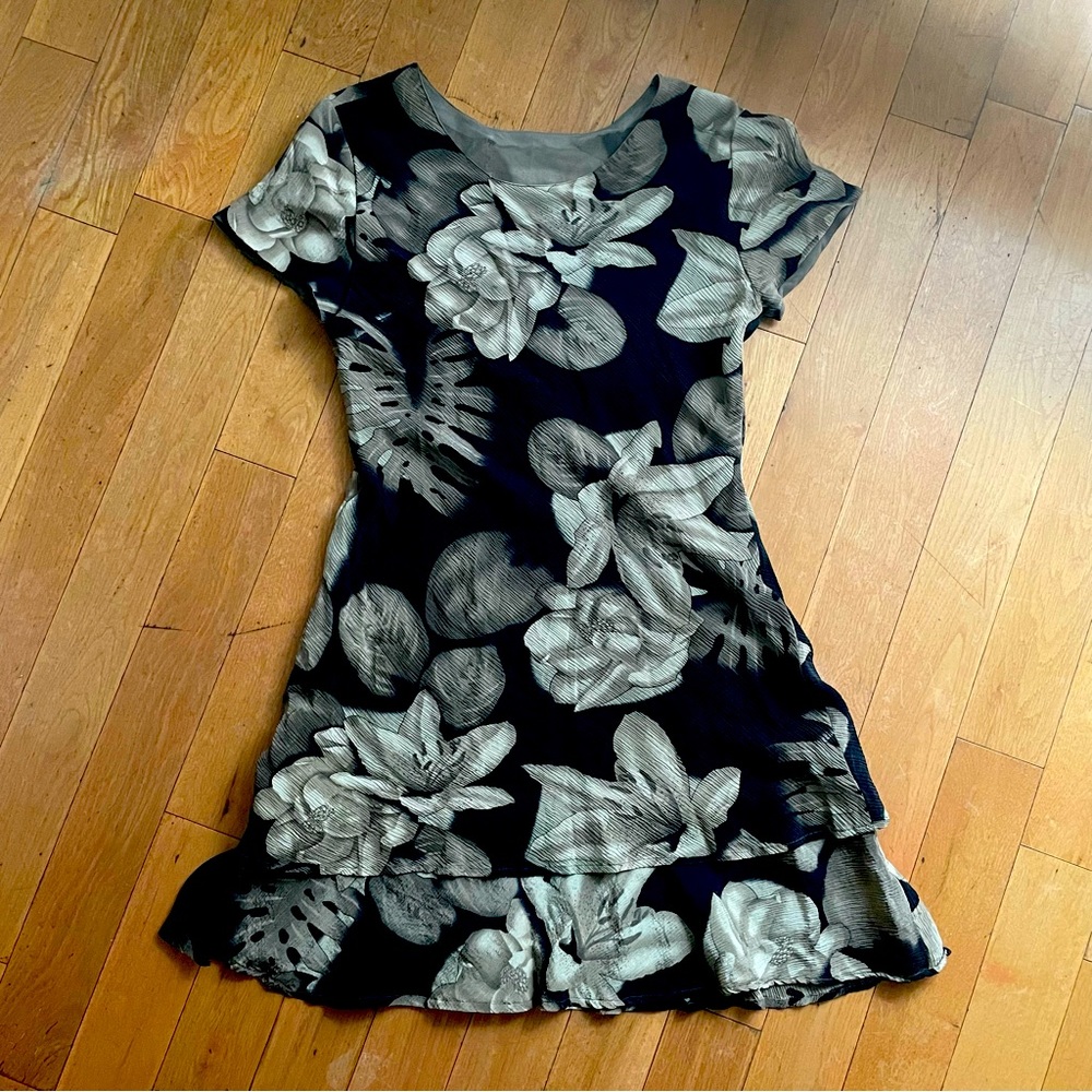 Vintage black and beige floral tee dress 90s